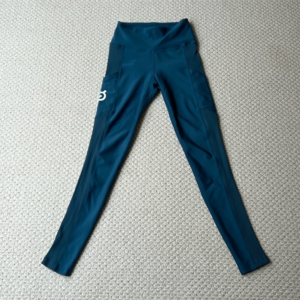 Peloton leggings in like new condition, size small